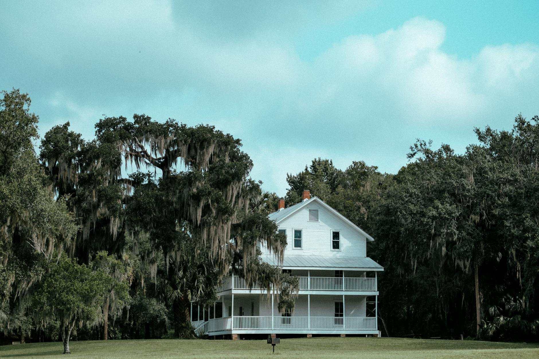 How West Tennessee's Climate Affects Shutter Durability