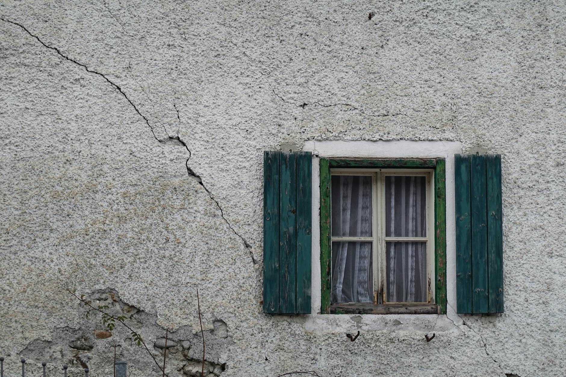 Signs It's Time to Replace or Repair Your Shutters