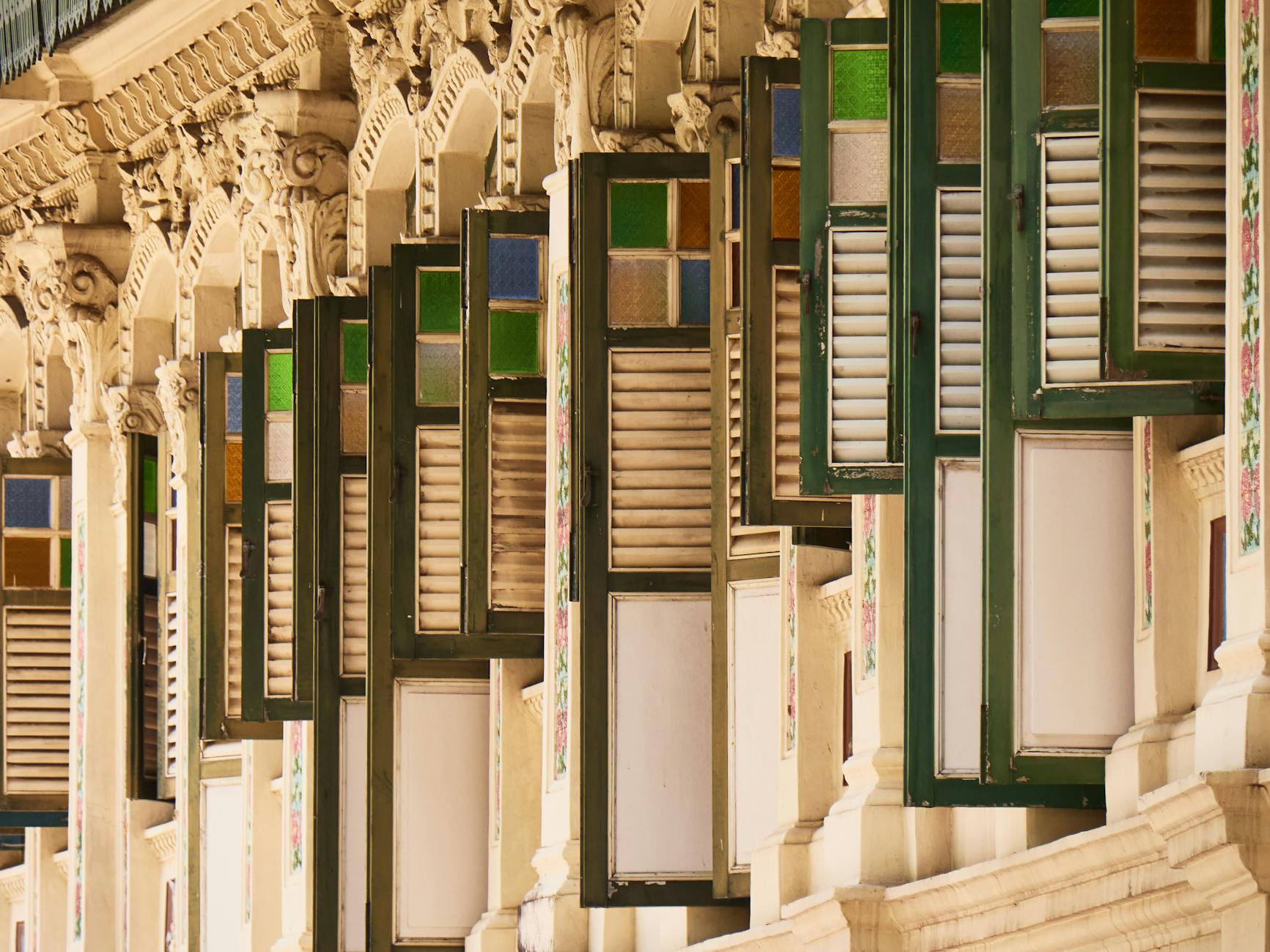 4. Shutter Panel Configuration Options for Bay Windows