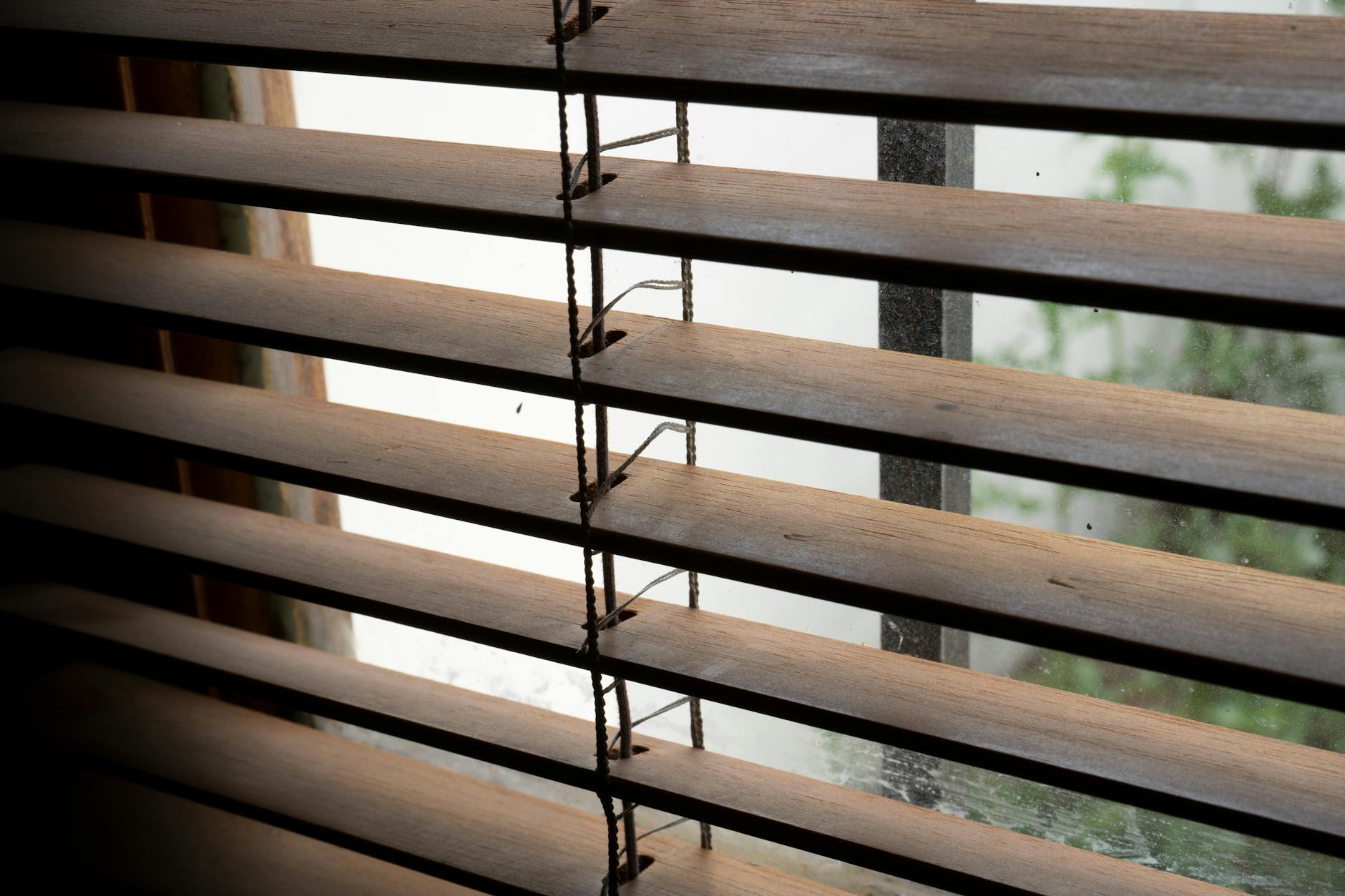 Comparing Popular Window Treatment Options: Cost, Lifespan, and Energy Performance