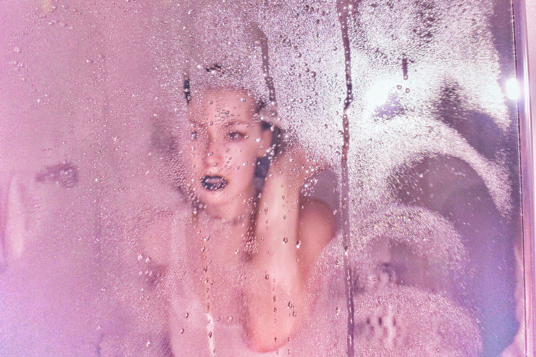 2. Moisture Resistance: The Most Important Factor in Kitchens and Bathrooms