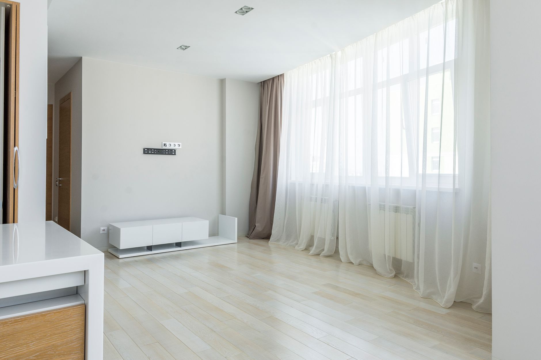 How to Choose the Right Blind for Each Room in a Rental