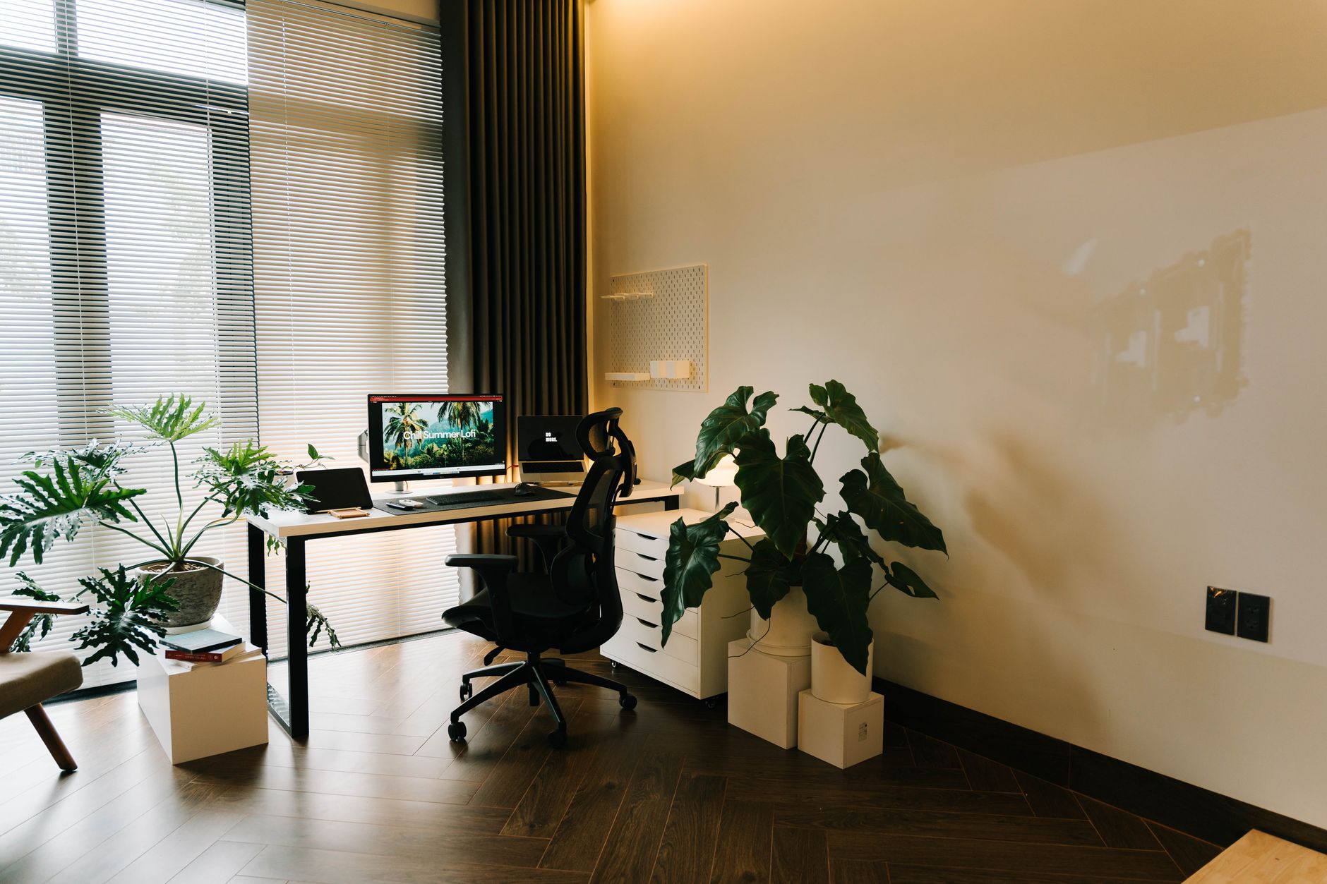 3. Faux Wood Blinds — Durability Meets Classic Style