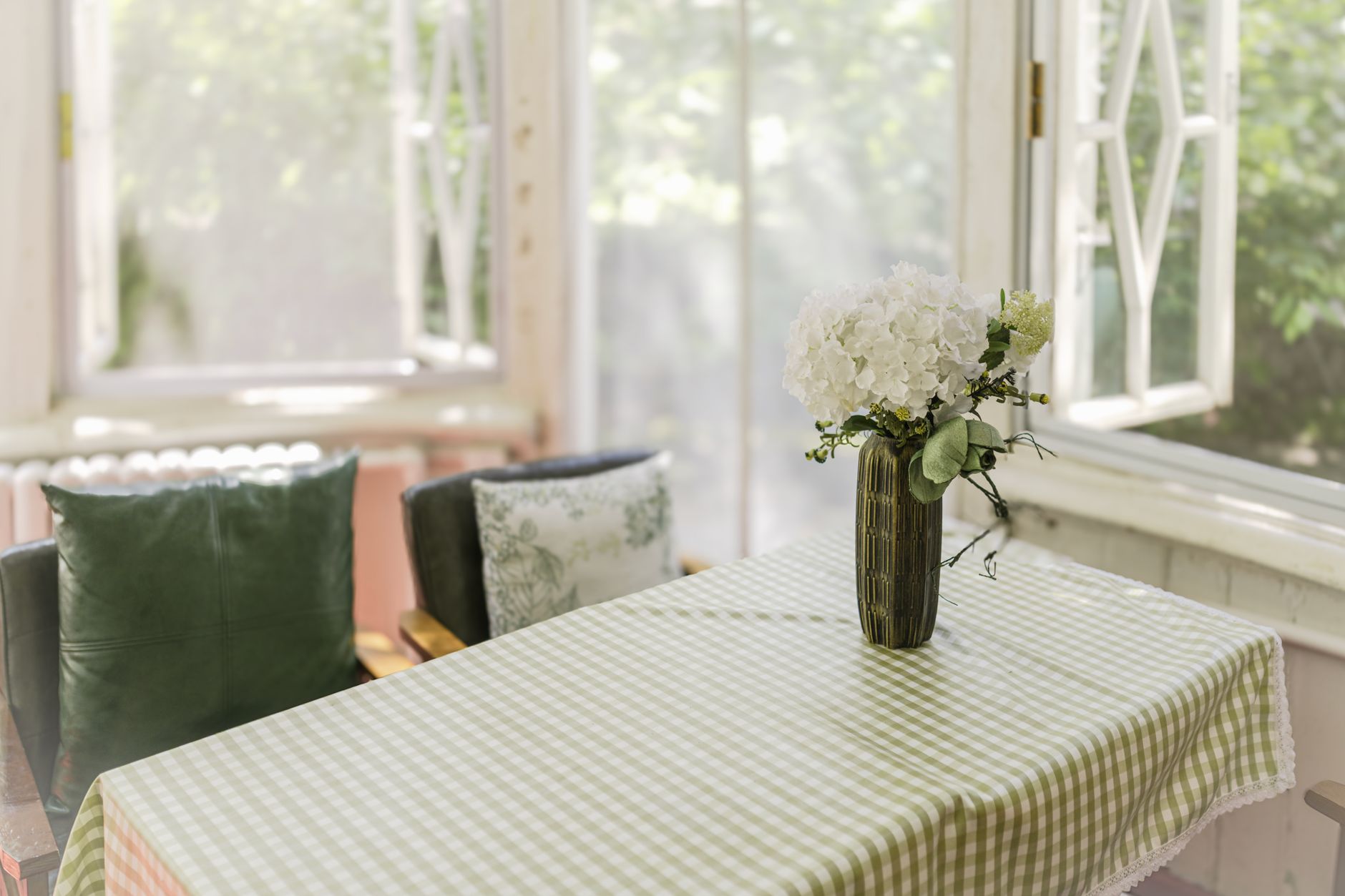 4. Full-Height Shutters vs. Café-Style — Choosing the Right Coverage