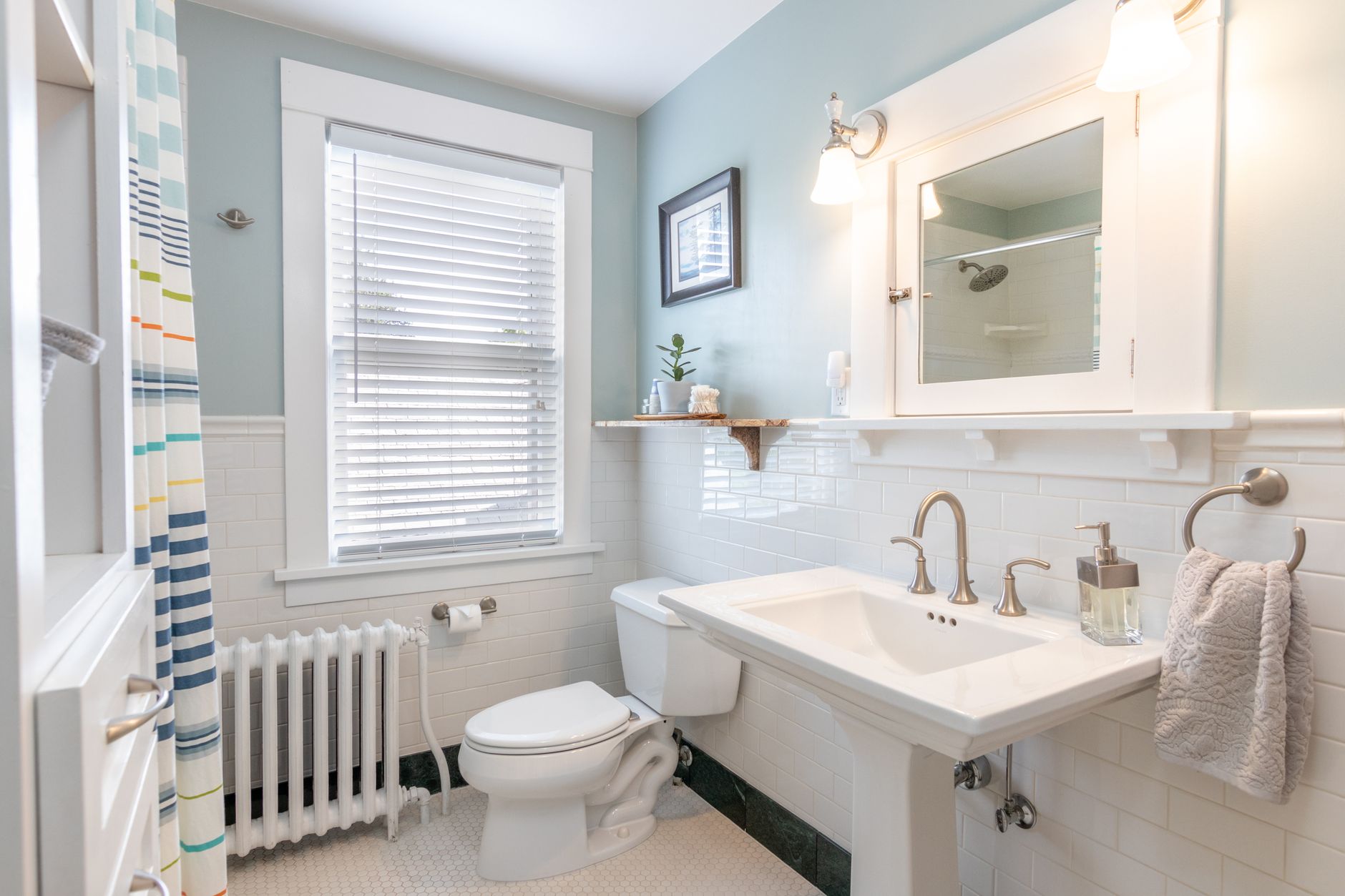 Top 5 Faux Wood Blind Styles That Work Best in Bathrooms