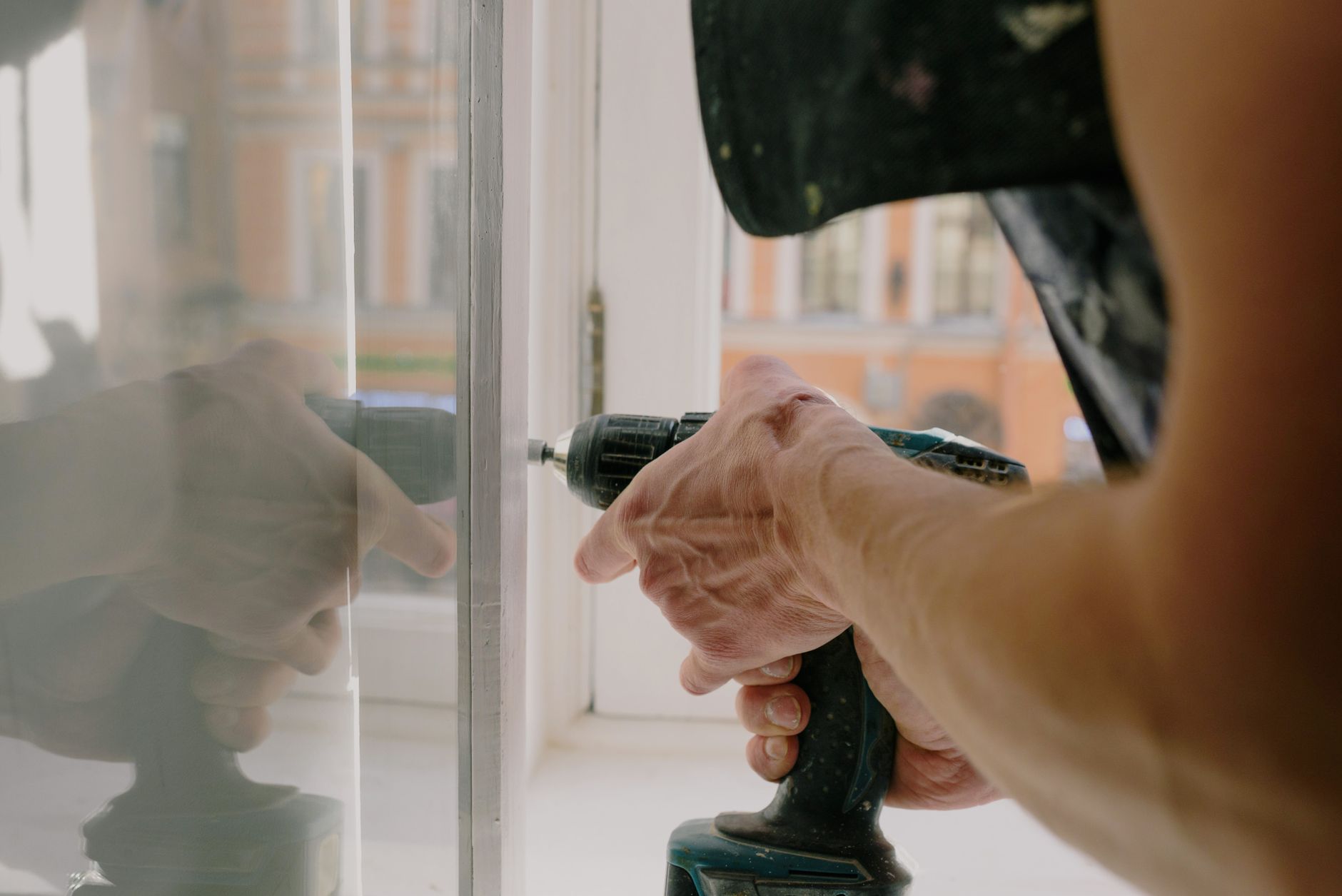 2. Cordless and Motorized Options: The Non-Negotiable Safety Standard