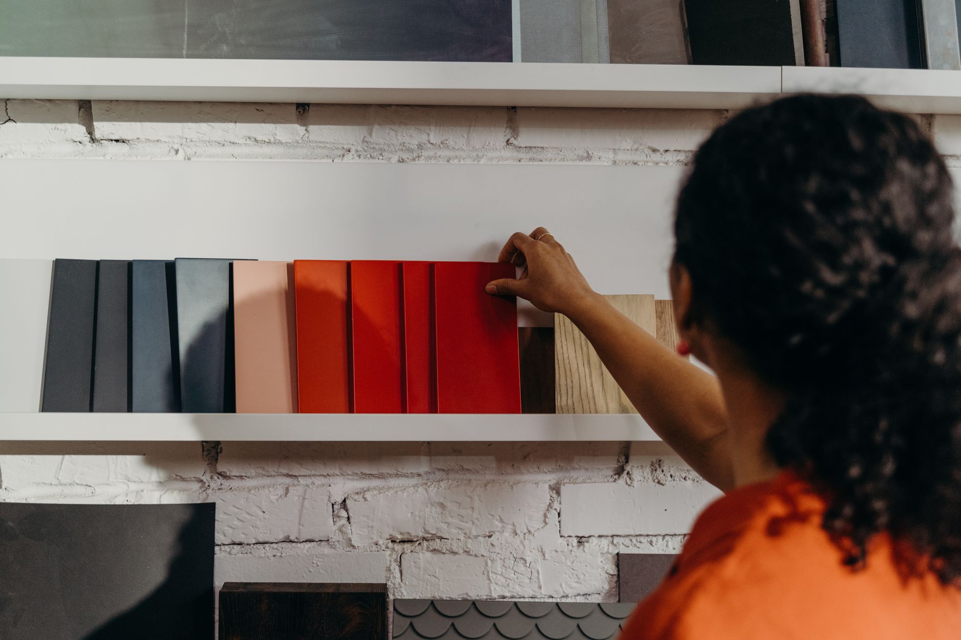 Paint, Stain, and Finish Options That Complement Dining Room Décor