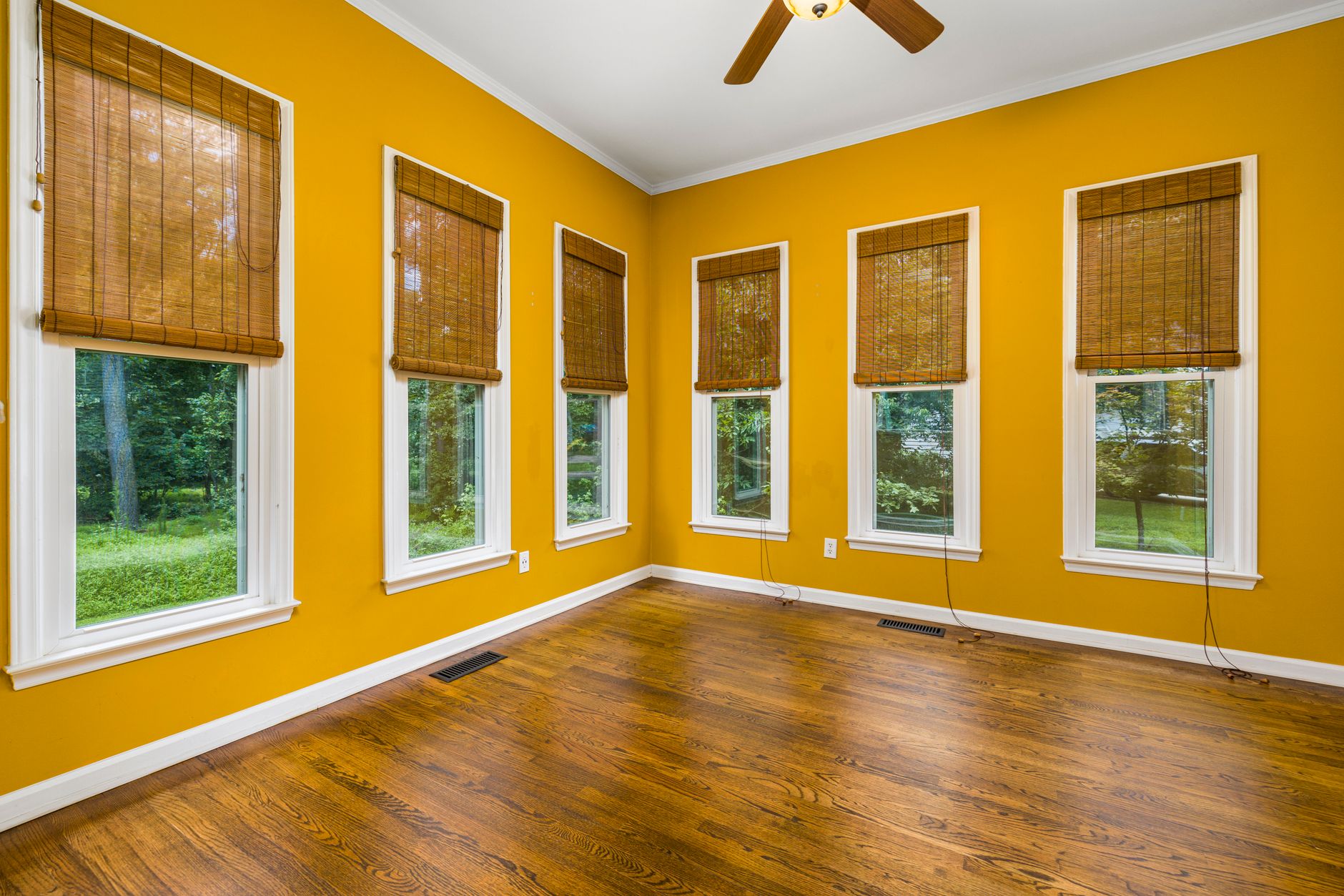 Faux Wood Blinds vs. Real Wood: What Video Reveals About the Difference